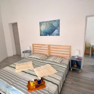 Casa Degli Avi,da Zio Nino Nel Borgo Marinaro Casa vacanze